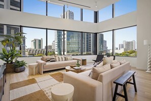TV, offices - Upscale Downtown Condo  Pool, Gym & Skyline Views (Miami)