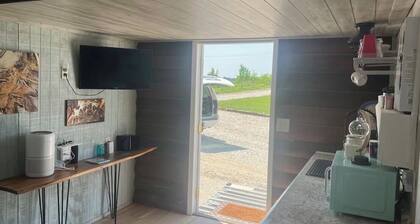 Cozy tiny cabin 1 mile from Long Branch state parks Marina, Beach & Boat Ramp