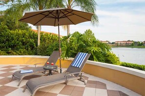 Terrace/patio - 10 minutes from Disney! Cozy townhouse + jacuzzi (Kissimmee)