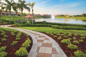 Property grounds - 10 minutes from Disney! Cozy townhouse + jacuzzi (Kissimmee)