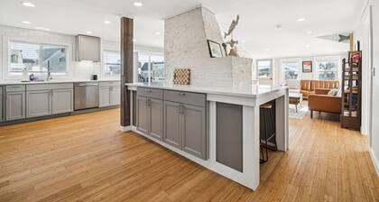 Riverside Getaway | Newly Renovated | Washer/Dryer