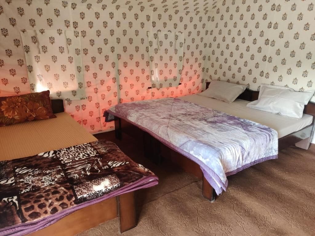 Economy Tent | Blackout drapes, soundproofing, free WiFi