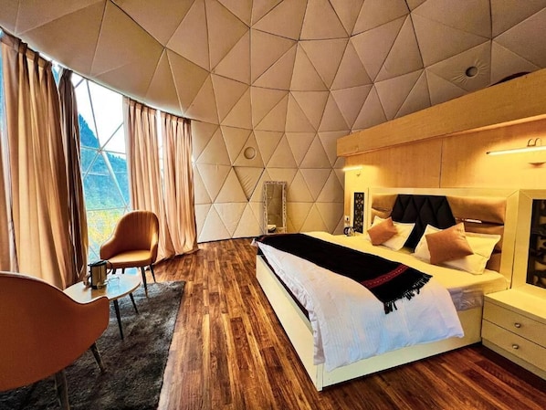 Vierpersoonskamer, uitzicht op rivier