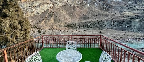Luxury Suite, River View | Outdoor dining