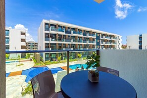Basic Apartment | Outdoor dining - Makia Beach #d113 - em Muro Alto por Carpediem (Ipojuca)