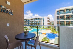 Pool - Makia Beach #d113 - em Muro Alto por Carpediem (Ipojuca)