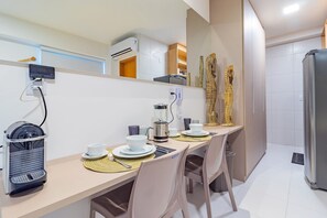 Basic Apartment | Dining - Makia Beach #D3 - em Muro Alto por Carpediem (Ipojuca)