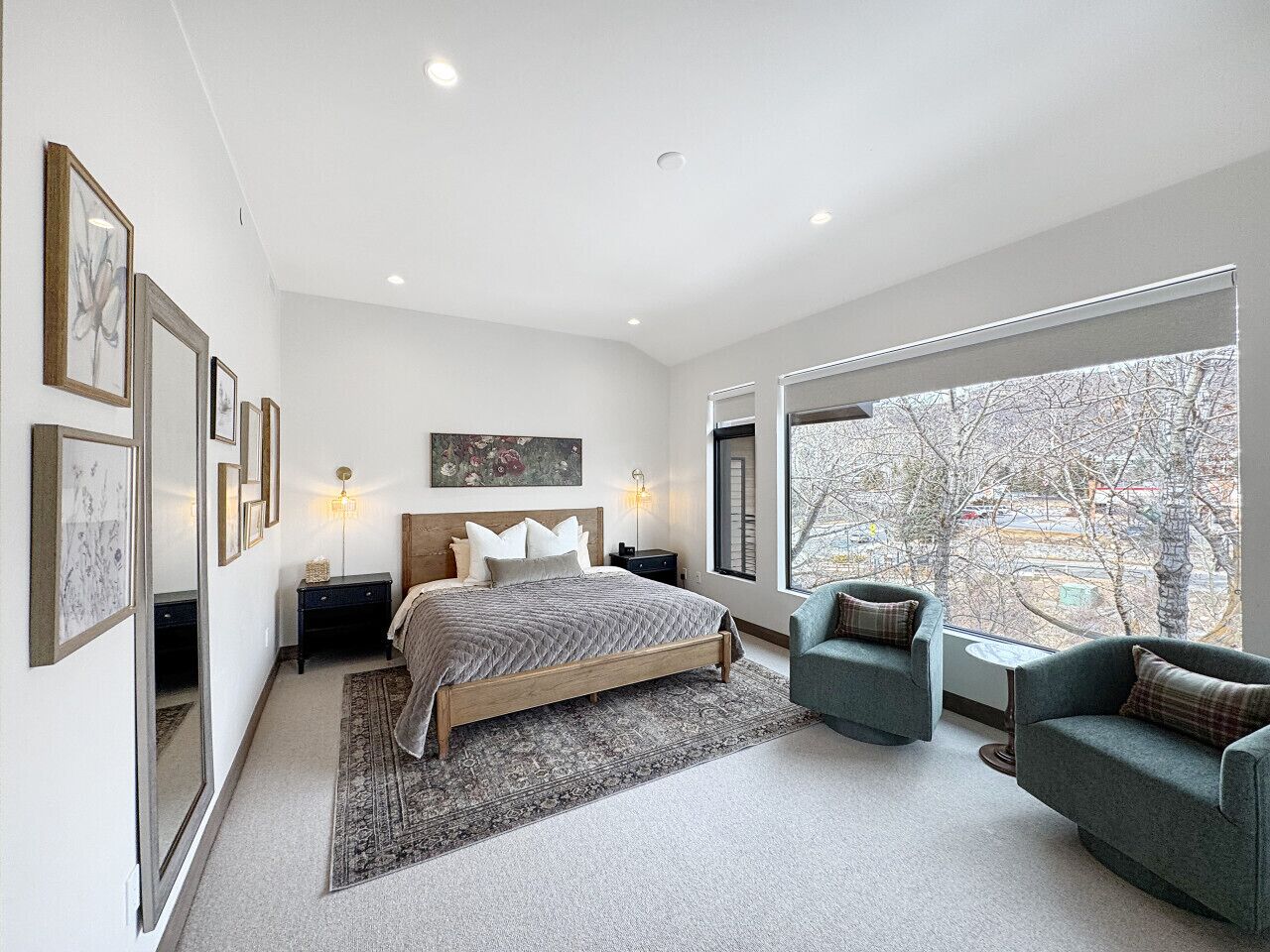 3 bedrooms, desk, travel crib, WiFi