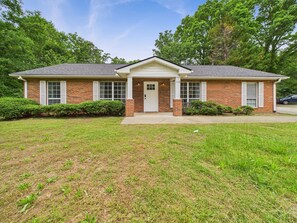 Exterior - The Ransom Estate 9BR Oasis Near WFU & Reynolda (Winston-Salem)