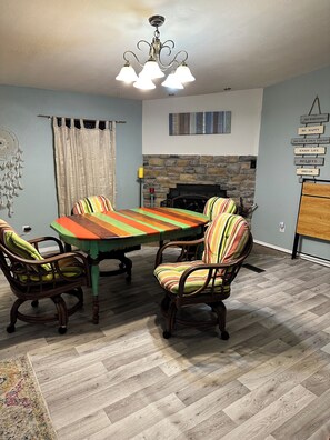 Unclassified image, 5 of 17, button - 3 Rivers Crystal Cabin 3 Bedrooms 2 Bathrooms ~ Nature Lovers Only (Fort White)