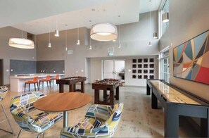 Game room - Modern Hollywood Apt with Pool, Spa & Great Views (Los Angeles)