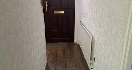 A spacious 4 bed room family friendly in a quite residential areafully equipped