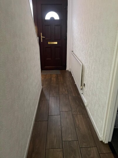 A spacious 4 bed room family friendly in a quite residential areafully equipped