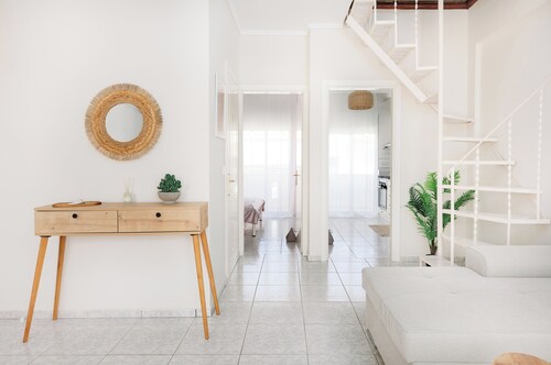 Perla Mare - Cozy house in the Heart of Nea Peramos — 3 Min Walk to the Beach!