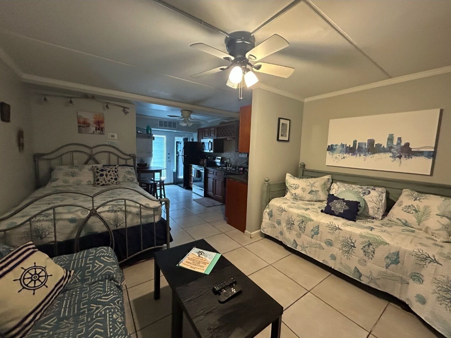 1 chambre, fer et planche à repasser, Wi-Fi gratuit, draps fournis