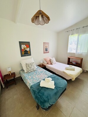 3 chambres, fer et planche à repasser, Wi-Fi gratuit, draps fournis