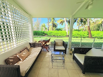 Seaside villa in the middle of a coconut grove Saint Leu