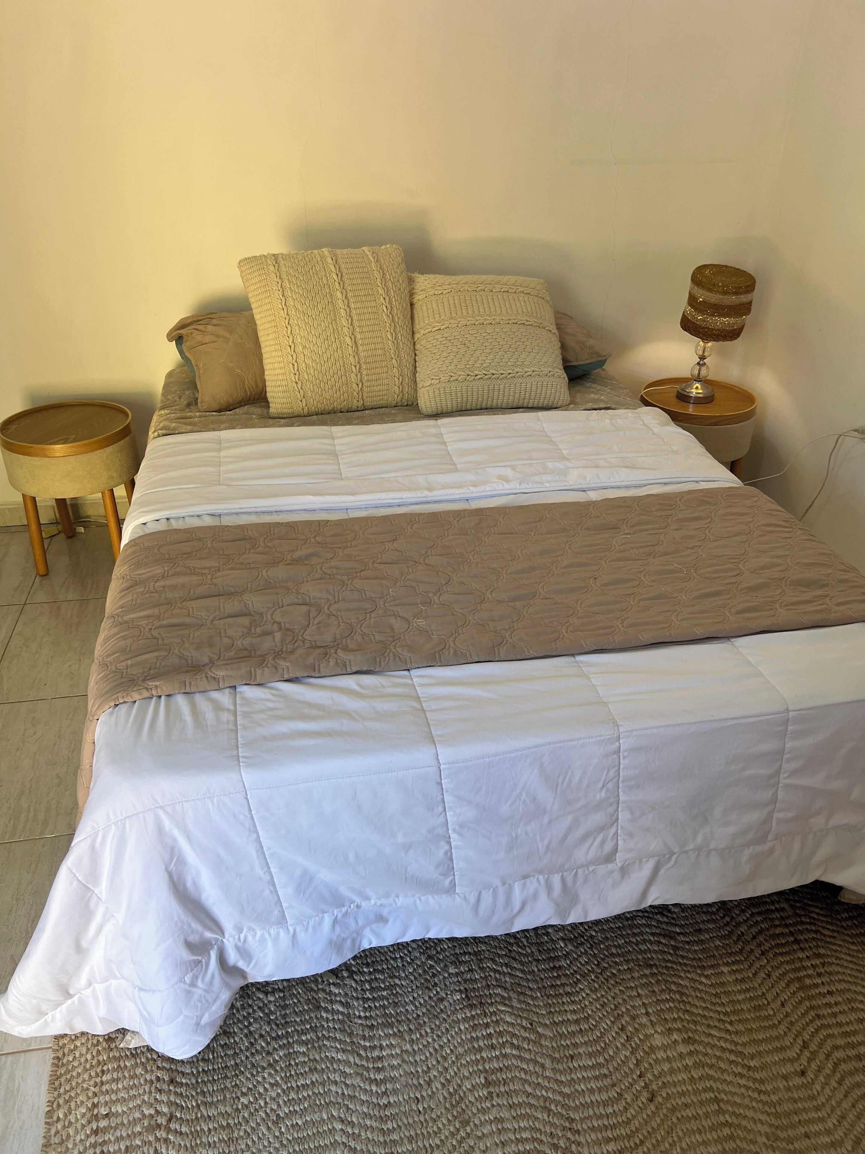 Habitación doble Confort, 1 cama matrimonial, vista al jardín | Espacio para trabajar con laptop y wifi gratis 