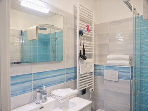Shower, hair dryer, bidet, towels - La Tana Di Fedro - Studio apartment between historic center and sea (Grado)