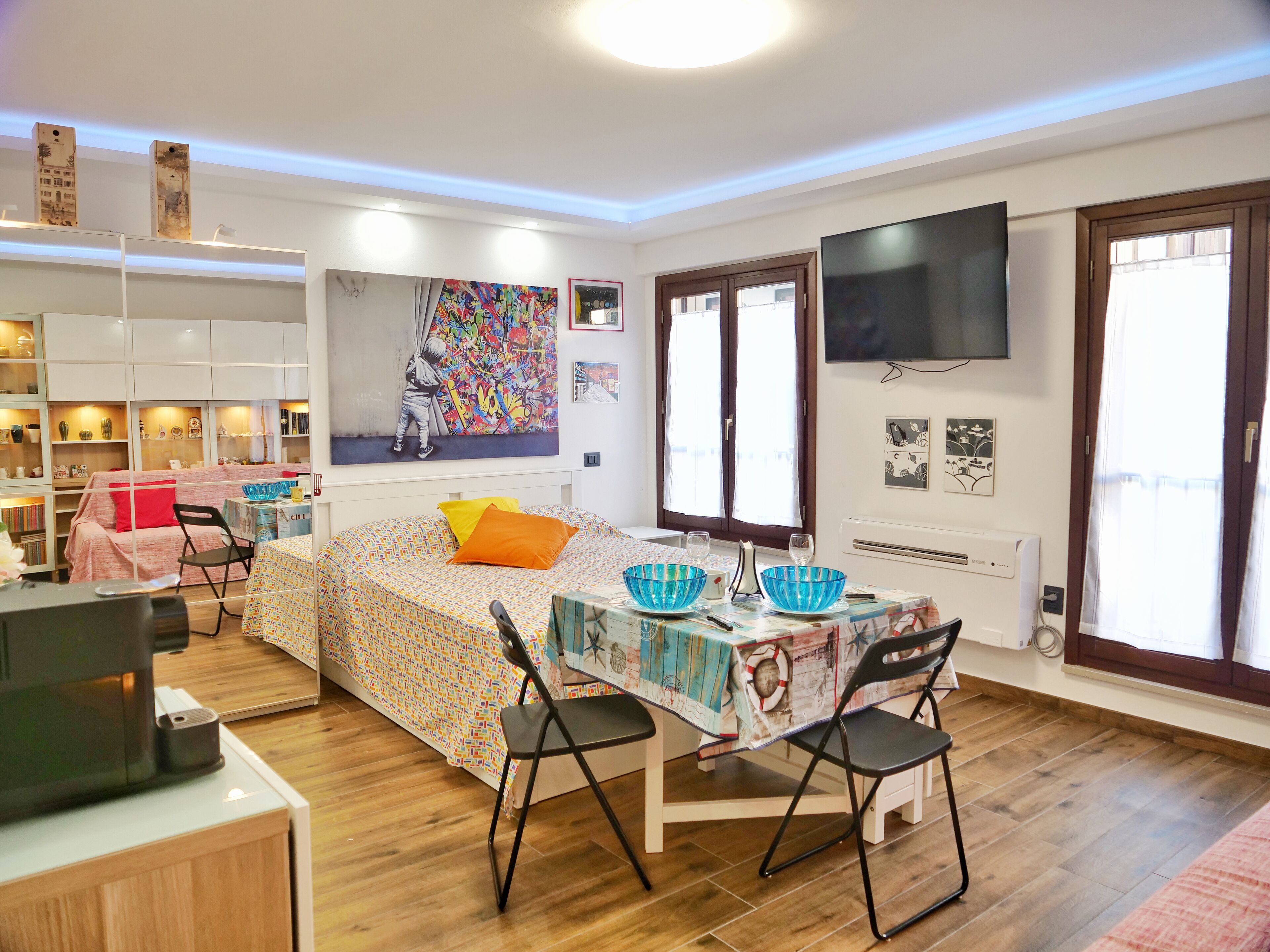 1 多间卧室、熨斗/熨衣板、上网接入、床单