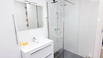 Een douche, een haardroger