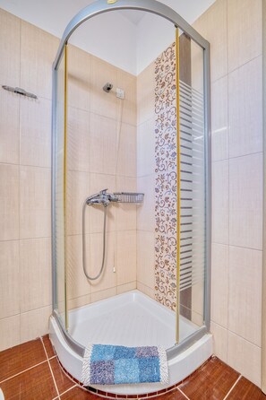Family Apartment, Balcony, Sea View | Bathroom | Shower, free toiletries, hair dryer, slippers - NIKOLA APARTMENTS (Lemnos)