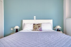 Apartemen Keluarga, balkon, pemandangan laut | Brankas, kedap suara, tempat tidur bayi gratis, dan Wi-Fi gratis