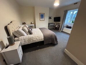 5 Schlafzimmer, Bügeleisen/Bügelbrett, WLAN, Bettwäsche