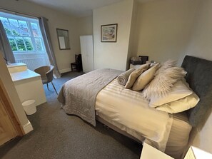 5 Schlafzimmer, Bügeleisen/Bügelbrett, WLAN, Bettwäsche