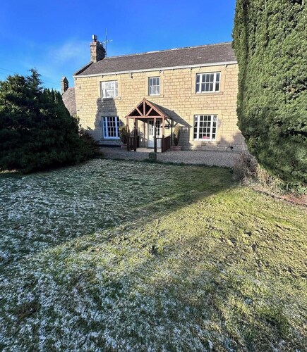 Beautiful 18th century 10 person Cottage in the heart of NE England w/hotub