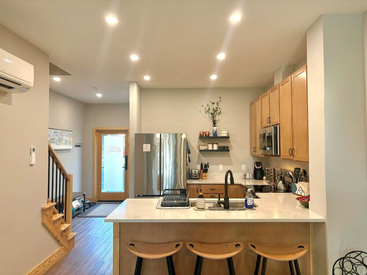 Microondas, horno, parrilla de estufa y lavavajillas 