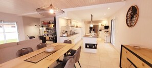 Dining - Holiday Home “La Villa Des Conches - 701” with Private Terrace, Garden & Wi-Fi (Longeville-sur-Mer)
