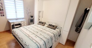 3 bedrooms, WiFi - Holiday Home “La Villa Des Conches - 701” with Private Terrace, Garden & Wi-Fi (Longeville-sur-Mer)