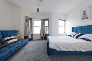 1 habitación, tabla de planchar con plancha, wifi y ropa de cama 