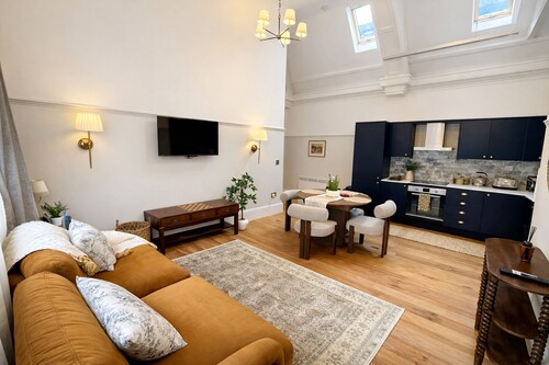 Stylish Luxury Apartment w/ Sofa Bed | The Old Library