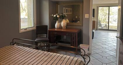 Cozy apartment with office in Delaware Valley perfect for remote work