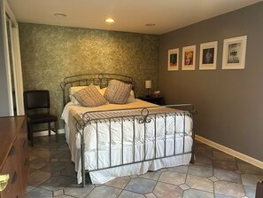 Unclassified image, 2 of 11, button - Cozy apartment with office in Delaware Valley perfect for remote work (Media)