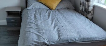 4 Bedroom House Sleeps 8 -pets Welcome -fireplace