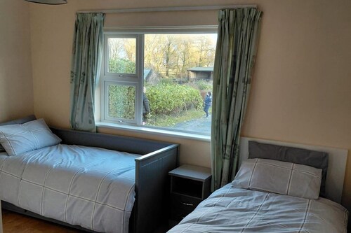 4 Bedroom House Sleeps 8 -pets Welcome -fireplace