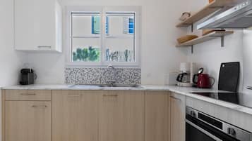 雪櫃、微波爐、焗爐、爐具