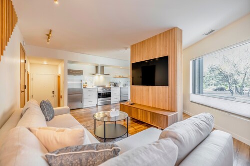 Furnished Executive Condo at 3-234 Wellington Crescent | 1 Bed | 1.5 Bath |