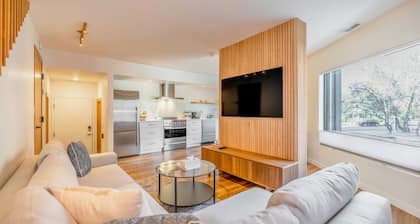 Furnished Executive Condo at 3-234 Wellington Crescent | 1 Bed | 1.5 Bath |