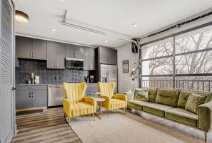 TV - Downtown Condo · Walk to Broadway · Free Parking (Nashville)