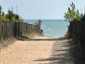 Beach nearby - La maison du Rocher – 300 m from the sea (La Tranche-sur-Mer)