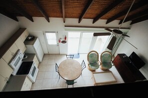 Private kitchen - Westwinds II Condo - Upper level with balcony, 2 bedroom on Cable Beach, Nassau (Nassau)