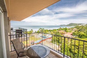 Property grounds - VistaMar Cocal 5 Bedroom Penthouse Beachfront Jaco (Jaco)