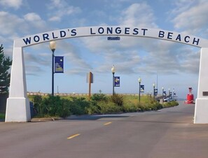 Unclassified image, 2 of 36, button