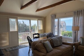Smart TV - Expansive Family Home with Water Views (Marion)