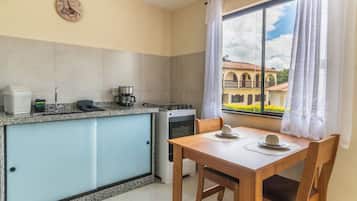 Standard Apartment, City View | Private kitchen