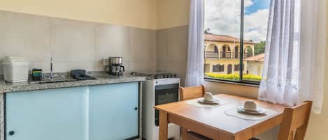 Standard Apartment, City View | Private kitchen